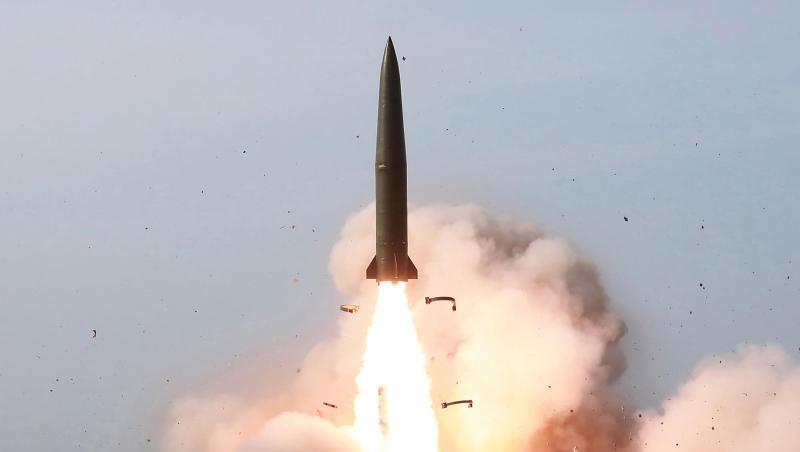 Der Start einer Rakete an der nordkoreanischen Ostküste. Der Start einer Rakete an der nordkoreanischen Ostküste.