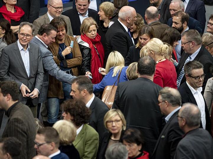 Abstimmung im Bundestag: 24 Parlamentarier von CDU und CSU haben Vorschläge für eine Verkleinerung des Parlaments vorgelegt.