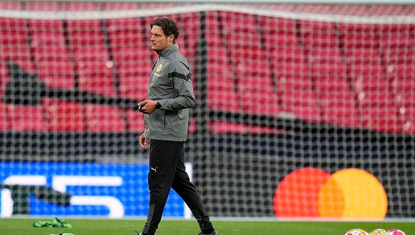 Dortmunds Cheftrainer Edin Terzic beim Abschlusstraining im Wembley-Stadion.