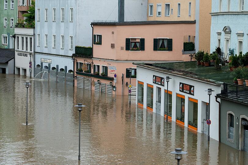 Hochwasser in Passau: In der Nacht zum Montag hat sich die Lage nochmal zugespitzt. Die Bilder der Katastrophe.