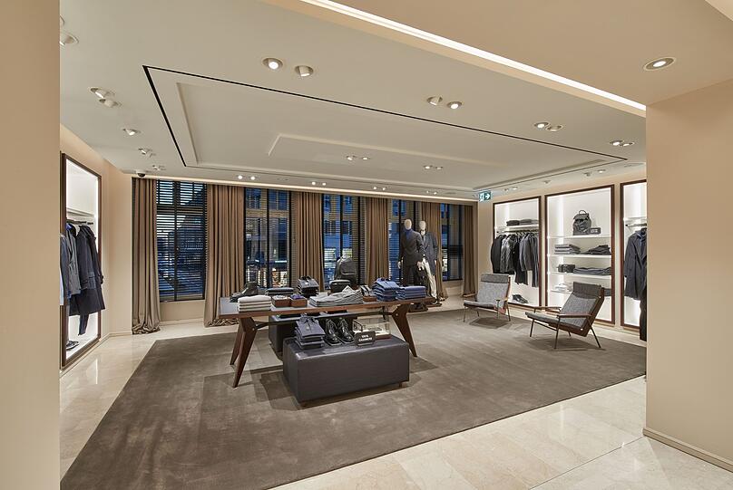 Massimo Dutti Flagship-Store in der Münchner Theatinerstraße öffnet nach über 7-monatiger Umbauphase wieder seine Türen.