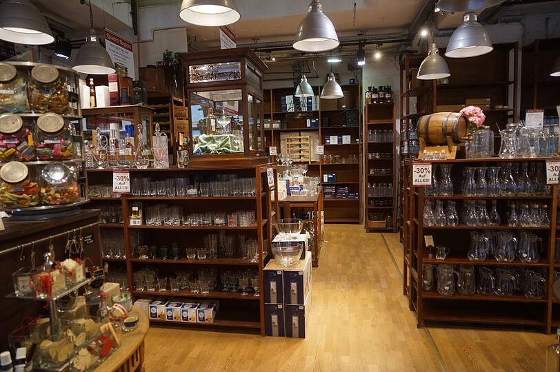 Im "Bottles & Glashaus" findet man seit 1988 alles, was mit Gläsern zu tun hat.