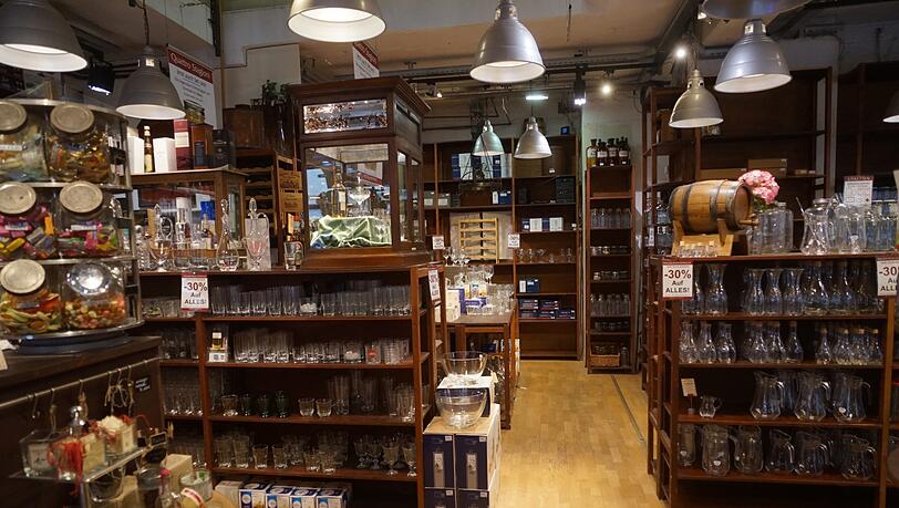 Im "Bottles & Glashaus" findet man seit 1988 alles, was mit Gläsern zu tun hat. Im "Bottles & Glashaus" findet man seit 1988 alles, was mit Gläsern zu tun hat.