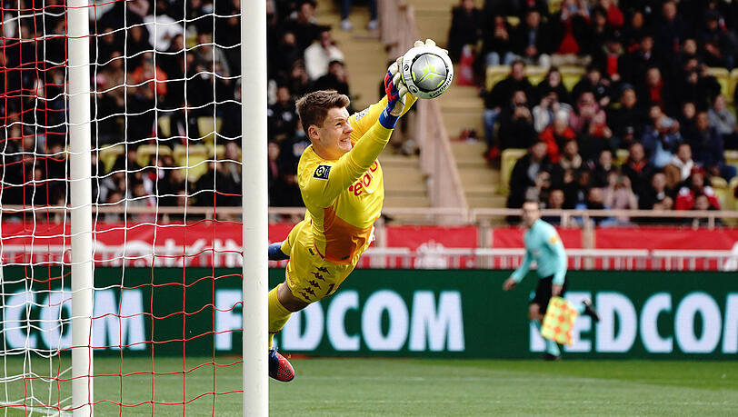 Alexander Nübel ist bis zum 30. Juni 2023 an die AS Monaco ausgeliehen, sein Vertrag in München läuft bis  2025.