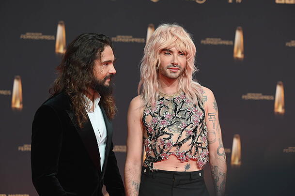 Wenn Tom Kaulitz eine Party vorzeitig verlassen will, bringt das seinen Bruder Bill (re.) auf die Palme.