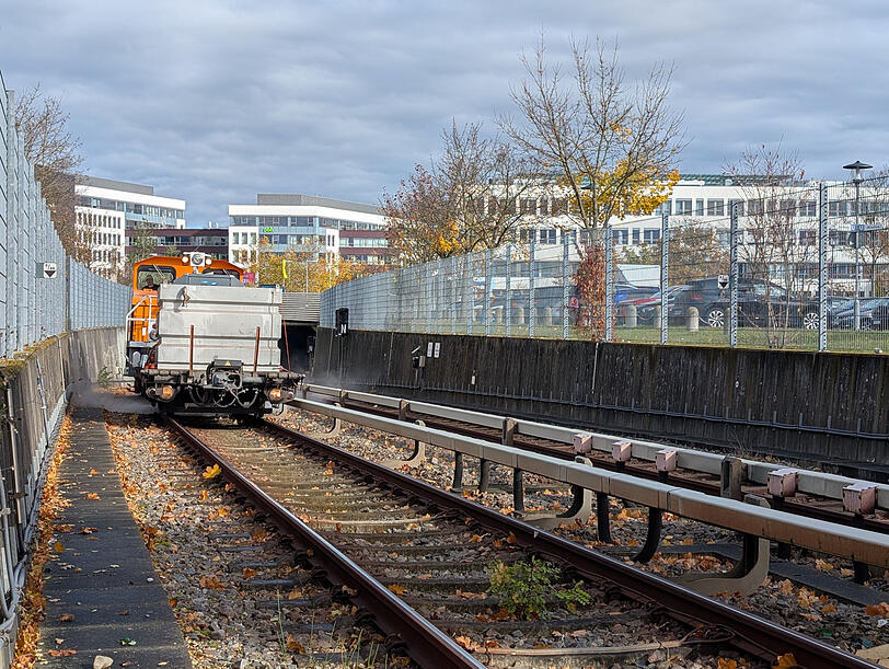Solche Reinigungszüge setzt die MVG auf den Gleisen ein.
