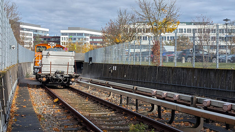 Solche Reinigungszüge setzt die MVG auf den Gleisen ein. Solche Reinigungszüge setzt die MVG auf den Gleisen ein.