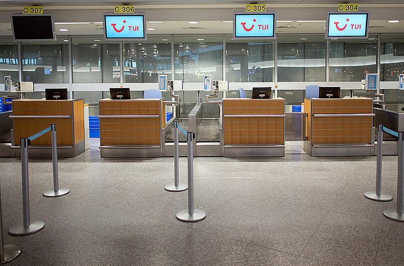 Menschenleer: Die Check-In-Schalter von Tuifly bleiben heute geschlossen.
