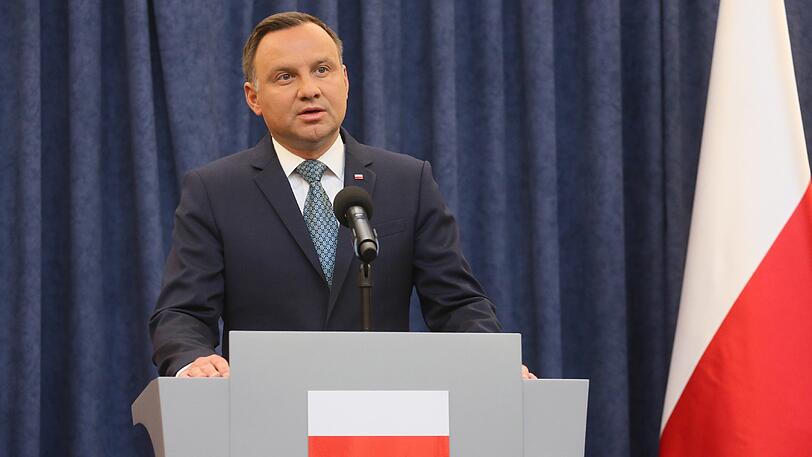 Polens Präsident Andrzej Duda hat gegen die umstrittene Justizreform der nationalkonservativen Regierung zum Obersten Gericht und zum Landesrichterrat sein Veto eingelegt.
