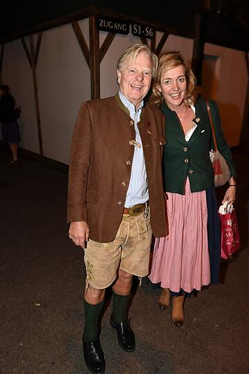 Viktor Erdmann und Frau Sandra Maya von Schönburg