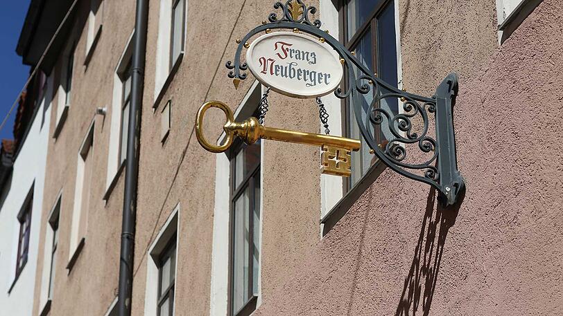 Das prächtige Nasenschild der Kunstschlosserei Franz Neuberger.