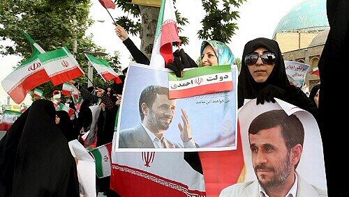 Nicht nur Mussawi kann seine Unterstützer mobilisieren, auch die iranische Führung. Nicht nur Mussawi kann seine Unterstützer mobilisieren, auch die iranische Führung.