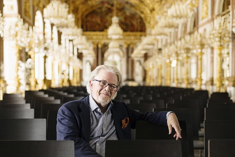 Enoch zu Guttenberg im Spiegelsaal von Schloss Herrenchiemsee.