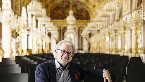 Enoch zu Guttenberg im Spiegelsaal von Schloss Herrenchiemsee.