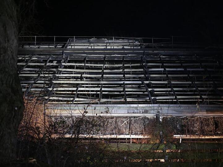 Das Dach des Affenhauses wurde zerstört.