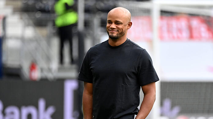 Das Ergebnis darf infrage gestellt werden, aber nicht der eigene Weg. Vincent Kompany mahnt nach dem 3:3 in Frankfurt zu Ruhe.