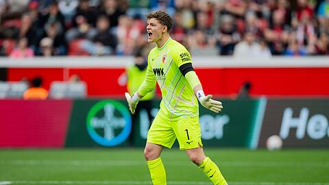Zeigte gegen Bayer Leverkusen zahlreiche starke Paraden: Augsburgs Torh&uuml;ter Finn Dahmen.