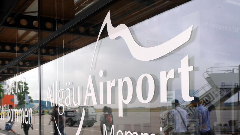Logo und Schriftzug des Allgäu Airport am Terminal des Flughafens. Foto: Andreas Gebert/dpa/Archivbild Logo und Schriftzug des Allgäu Airport am Terminal des Flughafens. Foto: Andreas Gebert/dpa/Archivbild