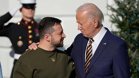 Präsidenten unter sich: Wolodymyr Selenskyj (li.) und Joe Biden.