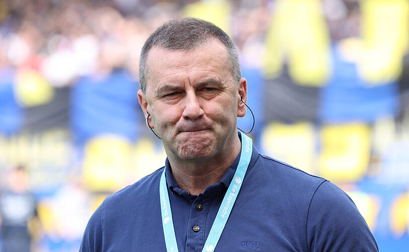 TSV-Gesch&auml;ftsf&uuml;hrer Manfred Paula ringt um die richtige Entscheidung: Setzt 1860 M&uuml;nchen in der Abwehr weiter auf Mentalit&auml;tsverteidiger Raphael Schifferl oder st&auml;rker auf die eigene Jugend?