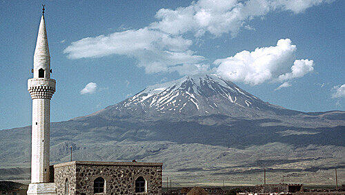 Der Berg Ararat. Hier waren die drei Bergsteiger entführt worden. Der Berg Ararat. Hier waren die drei Bergsteiger entführt worden.