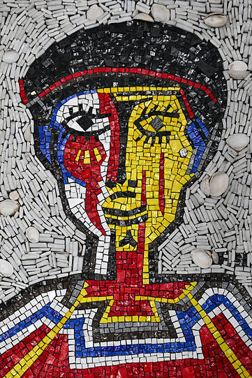 Ein Selbstportraait des Mosaikkünstlers Franco Notonica.