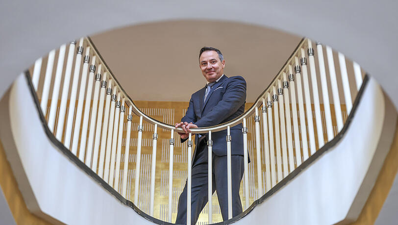 Der künftige Generalmusikdirektor Ivan Repusic steht in der Oper Leipzig. Der künftige Generalmusikdirektor Ivan Repusic steht in der Oper Leipzig.