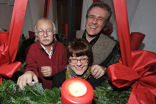 Allmächd! AZ-Spezi Klaus Schamberger (links) mit &bdquo;Weihnachzkoller&ldquo;-Kollegen Pfarrer Heiner Weniger und Tochter Lisa Weniger.
