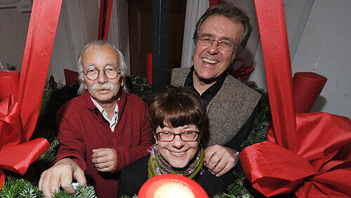 Allmächd! AZ-Spezi Klaus Schamberger (links) mit „Weihnachzkoller“-Kollegen Pfarrer Heiner Weniger und Tochter Lisa Weniger. Allmächd! AZ-Spezi Klaus Schamberger (links) mit „Weihnachzkoller“-Kollegen Pfarrer Heiner Weniger und Tochter Lisa Weniger.