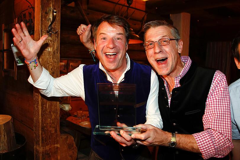 So sieht Apres-Ski aus: Schlagerstar Patrick Lindner mit seinem Freund Peter Schäfer beim Tiroler Abend im Dorfstadl in Kühtai.