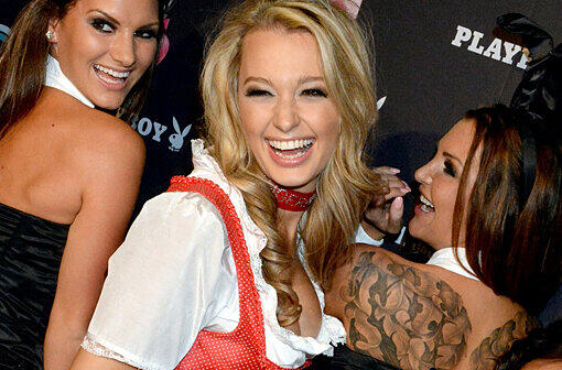 Das "Wiesn-Playmate", die Wienerin Karolina Witkowska, posiert bei der Playboy Club-Tour im P1.