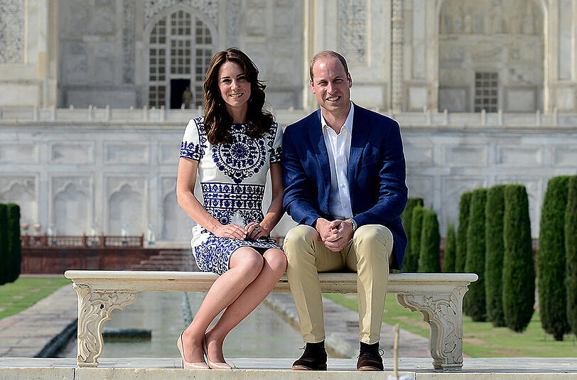 Prinz William und Kate vor dem Taj Mahal im indischen Agra.