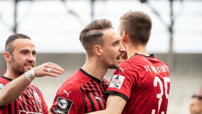 Tobias Schröck (m) in Aktion.