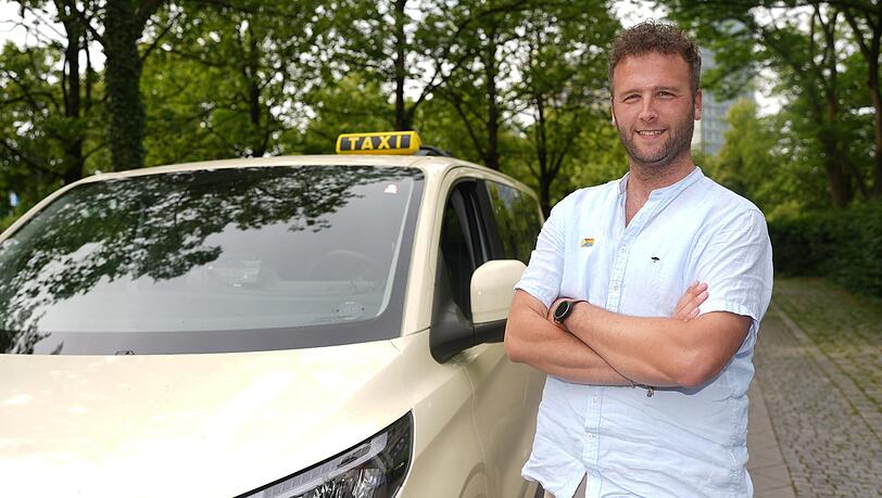 Maxi Schnotale ist seit sechs Jahren Taxifahrer.