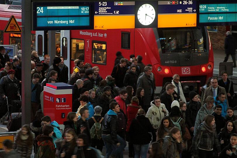 München und die Region wachsen unaufhaltsam. Beim Wohnungsbau und vor allem Nahverkehr entstehen immense Herausforderungen, die München nicht alleine lösen kann.