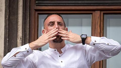 Florenz-Fans empfangen Ribéry. Foto: Sina Schuldt