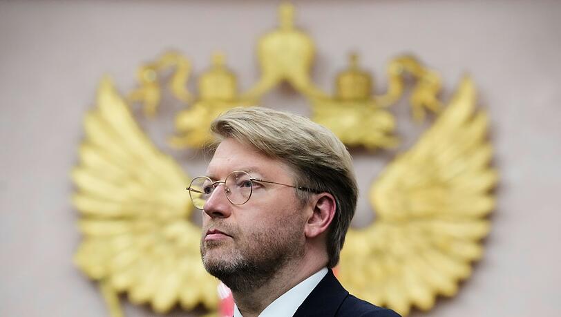 Die liberale russische Oppositionspartei Jabloko, die den russischen Angriffskrieg offen ablehnt, ist von der Parlamentswahl im September ausgeschlossen worden. Gegen das Urteil will sie Berufung einlegen. Die liberale russische Oppositionspartei Jabloko, die den russischen Angriffskrieg offen ablehnt, ist von der Parlamentswahl im September ausgeschlossen worden. Gegen das Urteil will sie Berufung einlegen.