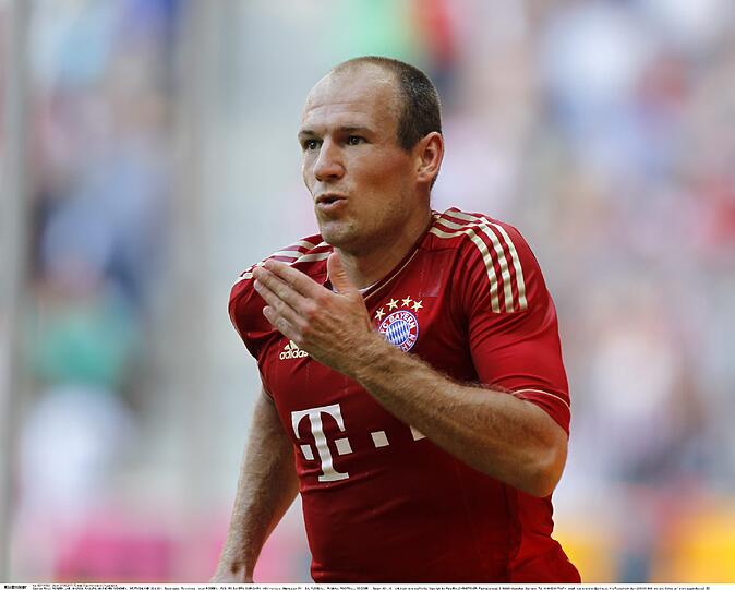 20. August, 16:04 Uhr, Arjen Robben: Das 3:0 gegen die - damals noch von Michael Oenning gecoachten - Hanseaten.