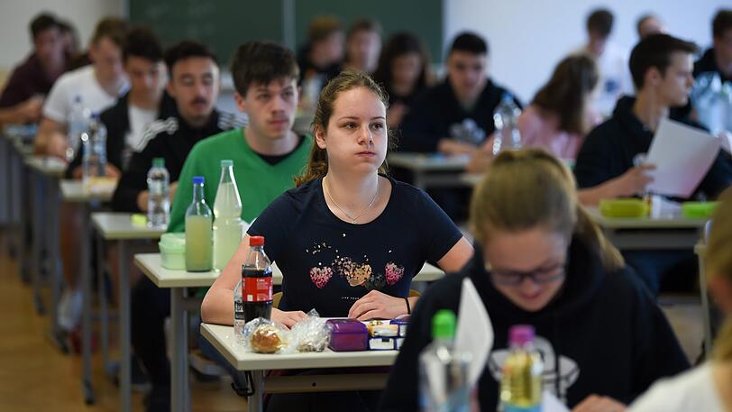 Eine Panne zum Start des schriftlichen Mathe-Abis ist für die Aufregung der Schüler nicht unbedingt zuträglich. (Symbolbild)