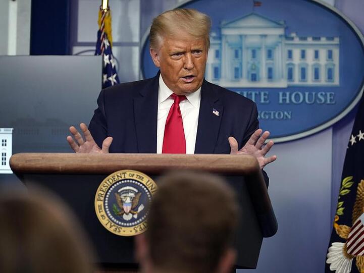 "Deutschland zahlt Russland jährlich Milliarden von Dollar für Energie, und wir sollen Deutschland vor Russland schützen. Was soll das sein?", twitterte Trump am Mittwochabend.