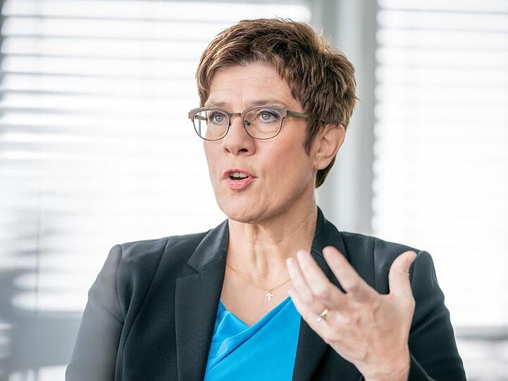 Die CDU-Bundesvorsitzende Annegret Kramp-Karrenbauer bei einem dpa-Interview.