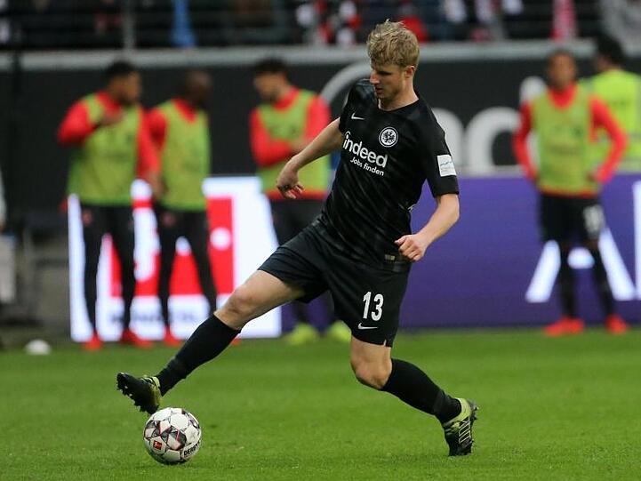 Der Frankfurter Martin Hinteregger am Ball. Foto: Thomas Frey/Archivbild