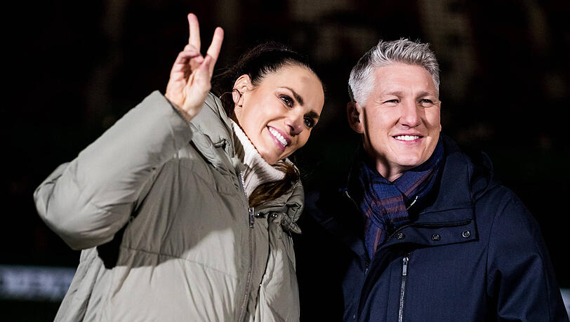 Harmonieren perfekt als Fußball-Moderatoren: Esther Sedlaczek und Bastian Schweinsteiger Harmonieren perfekt als Fußball-Moderatoren: Esther Sedlaczek und Bastian Schweinsteiger