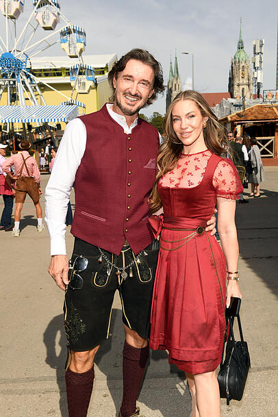 Die AZ traf Alfred Enzensberger und Stephanie Davis auf dem Oktoberfest. Die AZ traf Alfred Enzensberger und Stephanie Davis auf dem Oktoberfest.
