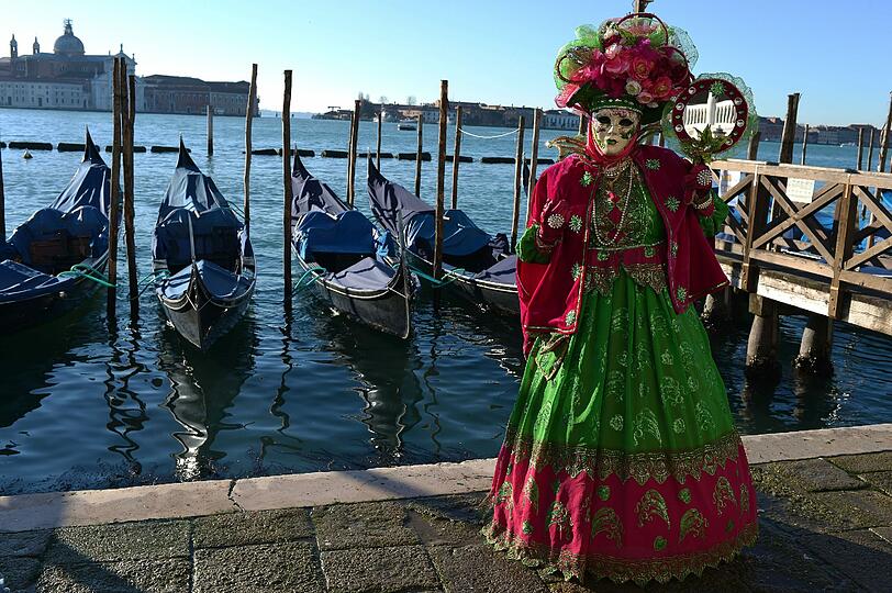 Die Kunstvollen Masken und aufwendigen Kostüme sind das Markenzeichen des Karnevals in Venedig.