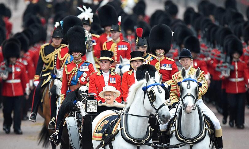 Die Queen hat am Samstag zusammen mit ihrem Ehemann Prinz Philip bei einer Parade ihren Geburtstag nachgefeiert.
