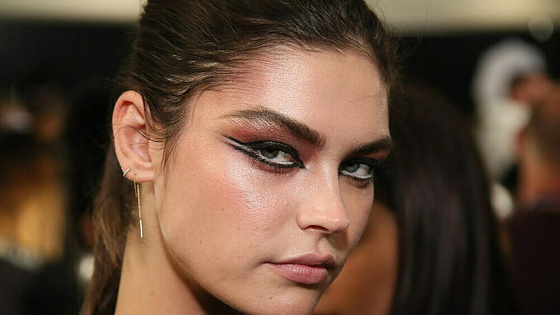 Ein Model auf der New Yorker Fashion Week präsentiert ihr Make-up