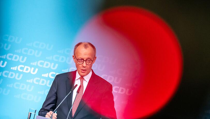 "Unsere Wirtschaft ist noch nicht wieder ausreichend in Schwung", sagt Friedrich Merz.
