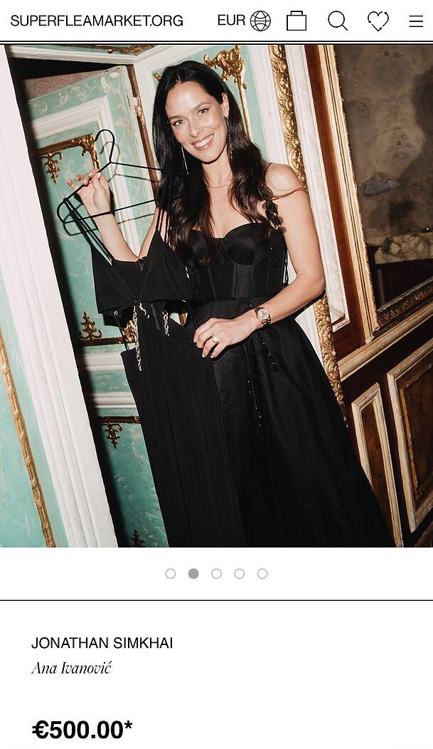 F&uuml;r den guten Zweck: Ana Ivanovic trennt sich von ihren Lieblingsteilen, wie diesem schwarzen Designerkleid.