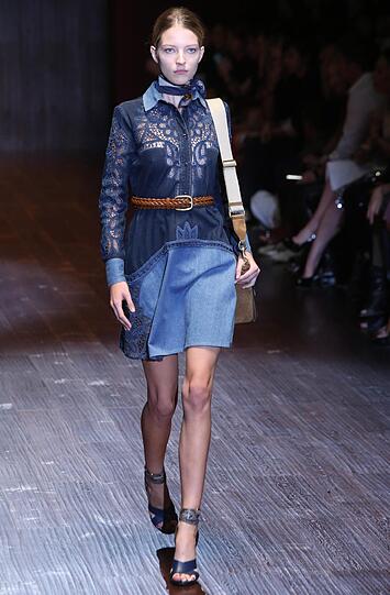 Das italienische Modehaus Gucci präsentiert seine neueste Kollektion.